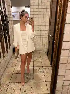 Karina escort in Paris